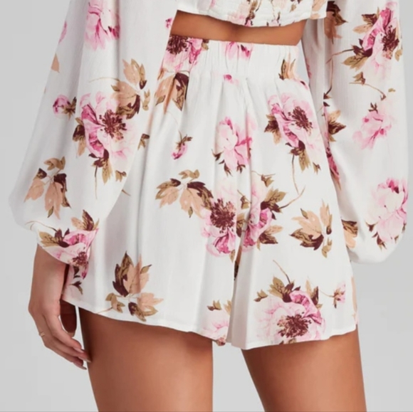 XS Windsor Pink and White Floral Shorts High Rise Waist - Picture 3 of 7